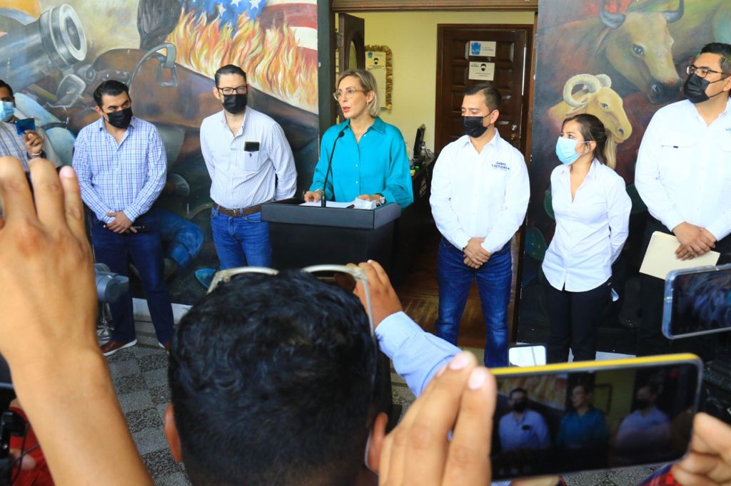 La alcaldesa Pilar Gómez durante la rueda de prensa