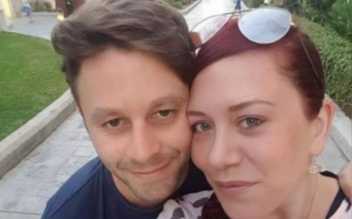 Stephen Wright y su esposa (Retomada de The Independent).