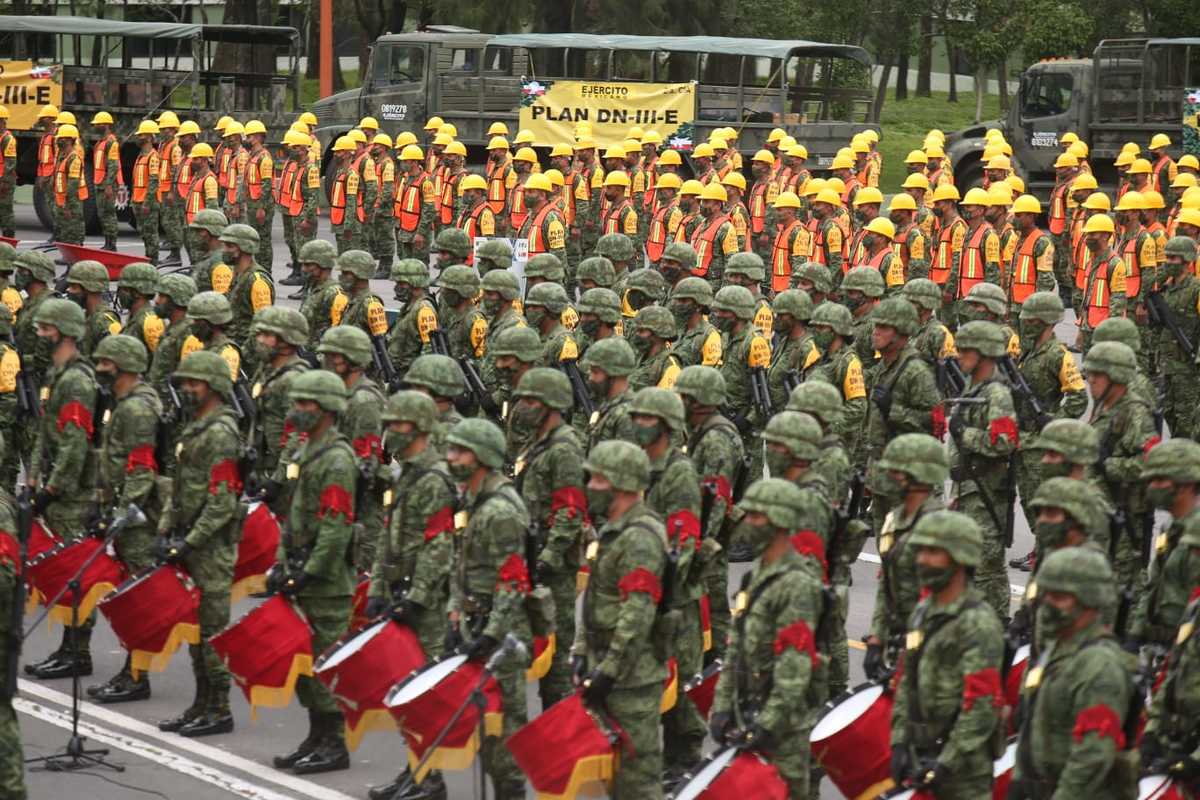 Durante el evento se guardo un minuto de silencio por los 54 militares fallecidos desde la creación del programa.| Juan Carlos Bautista.