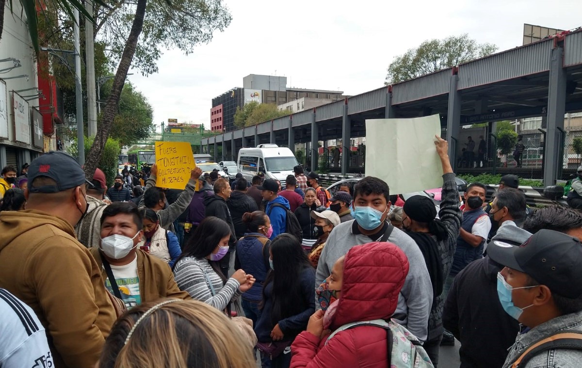 Los manifestantes protestan en la calzada San Antonio Abad. | César Velázquez
