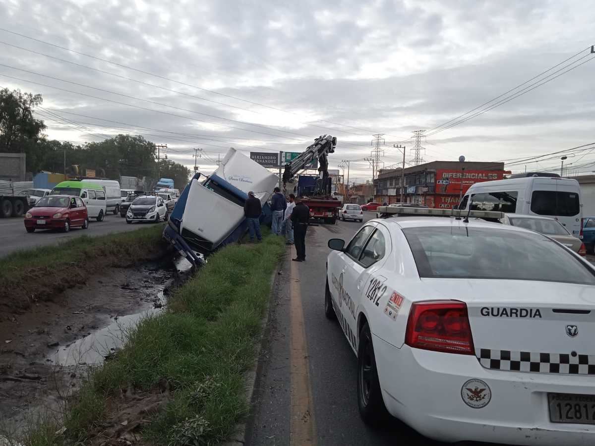 Esto provocó un serio congestionamiento vehicular en ambos sentidos.