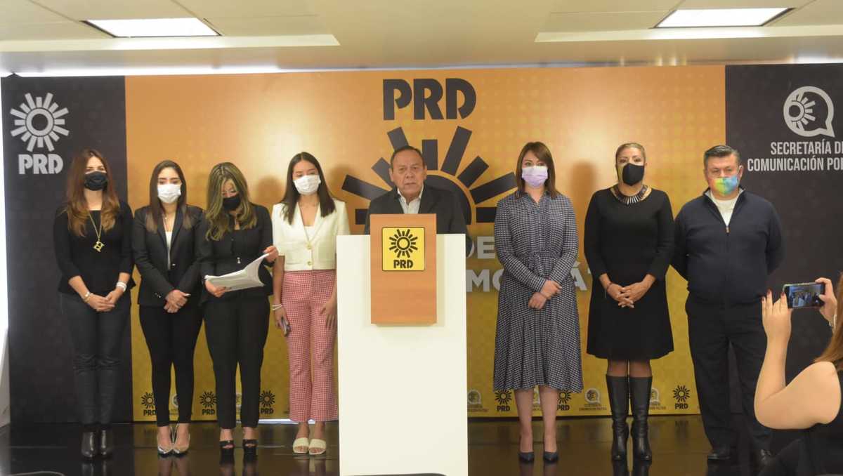 Jesús Zambrano, líder del PRD; en una rueda de prensa. (Especial)