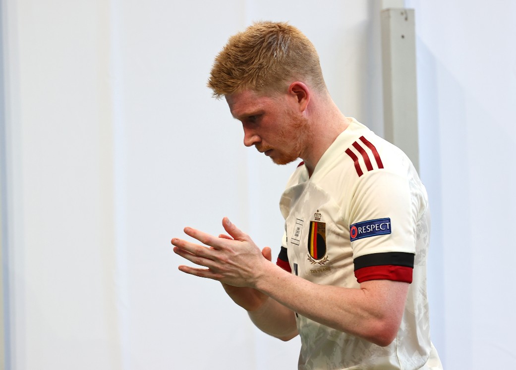 Kevin de Bruyne jugó contra Dinamarca sin sensación en media cara (Reuters)