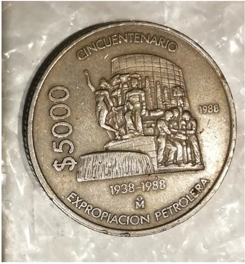 Moneda de 5 mil pesos de 1988 del Banco de México | Foto: Especial.