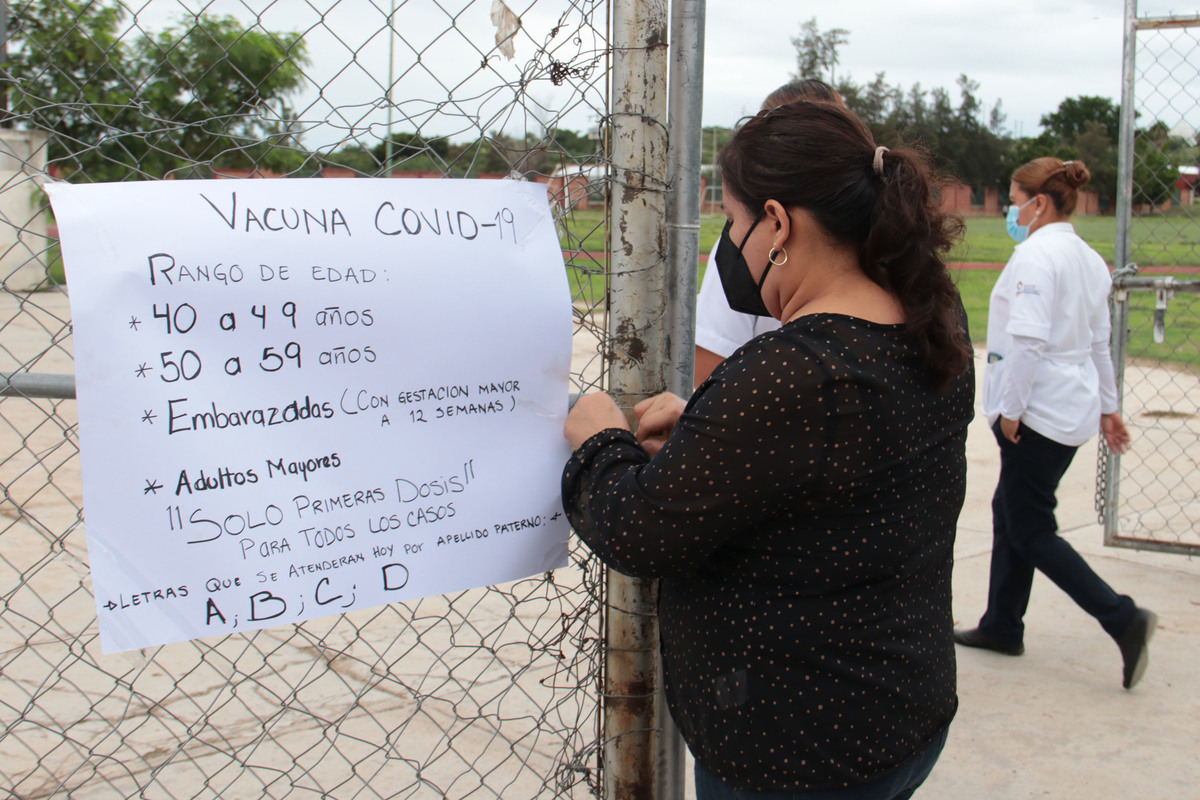 Vacunación en Acatlán. (Agencia Enfoque)