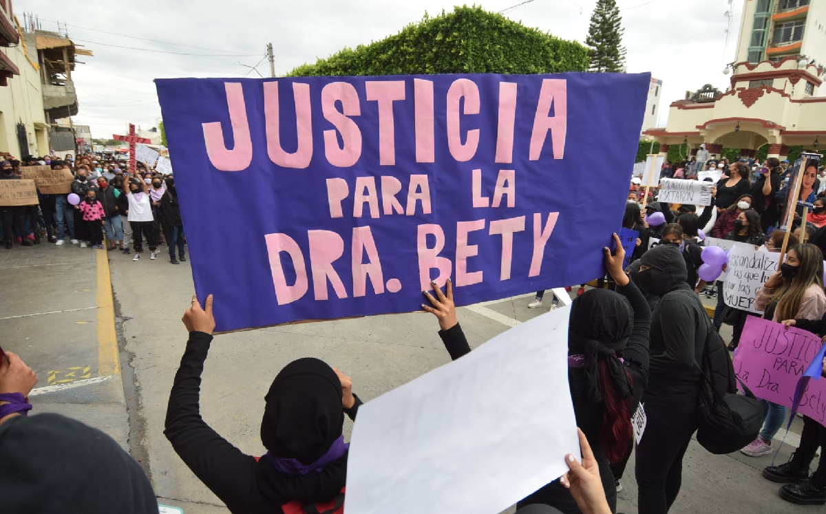 Agrupaciones y colectivos encabezaron una manifestación para exigir justicia. (Francisco Villeda)