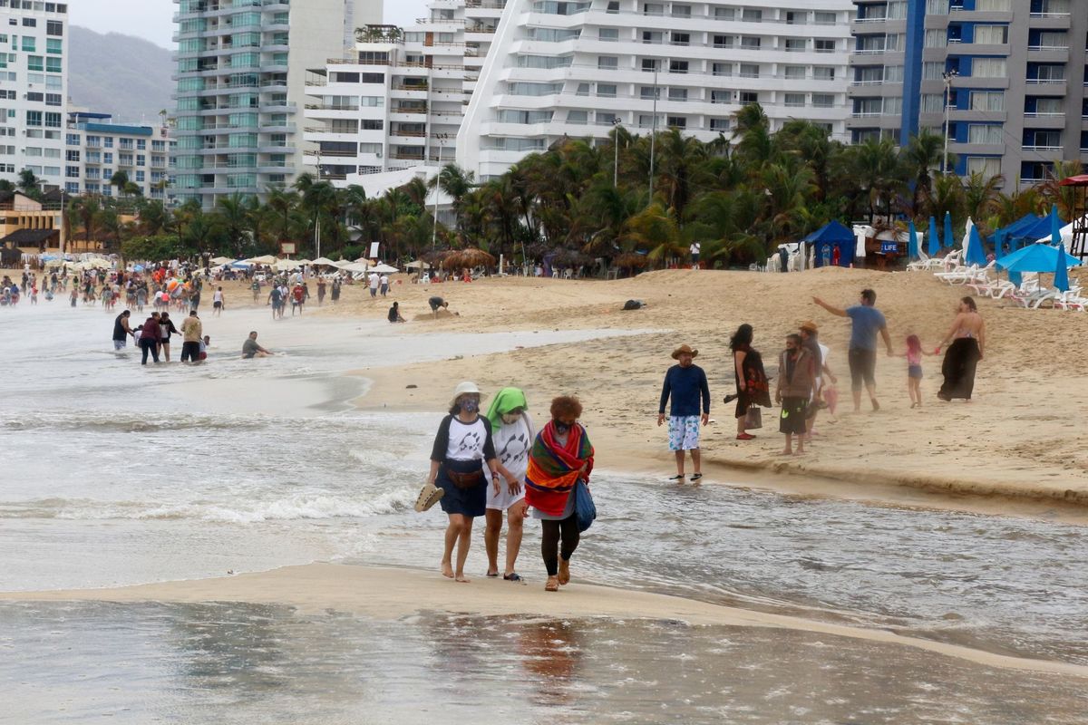 La tormenta tropical 'Dolores' ha provocado inundaciones en el puerto de Acapulco. (Cuartoscuro)