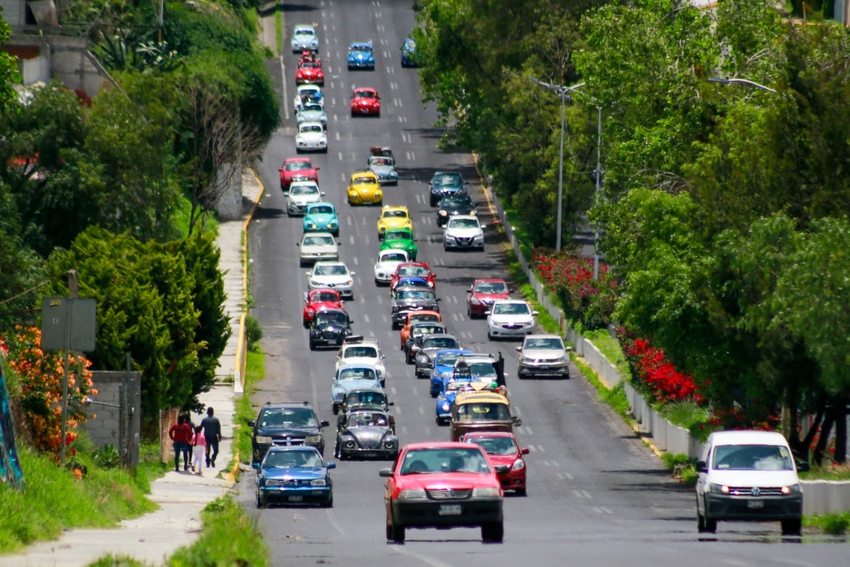 Caravana del día mundial del Vocho en Puebla. (Andrés Lobato)