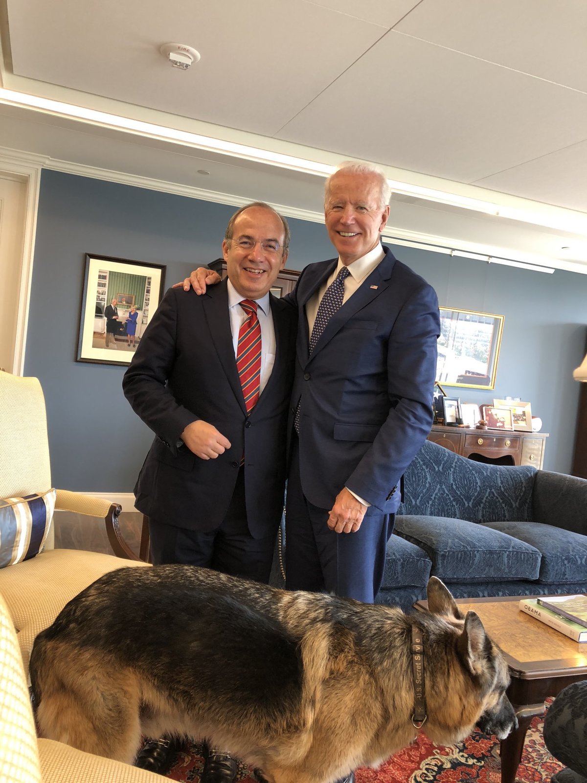 Felipe Calderón en reunión con el entonces vicepresidente de EU, Joe Biden. (Twitter: Felipe Calderón)