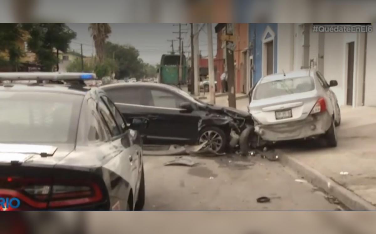 Joven estrella automóvil tras evitar atropellar a gatito. Foto: Especial