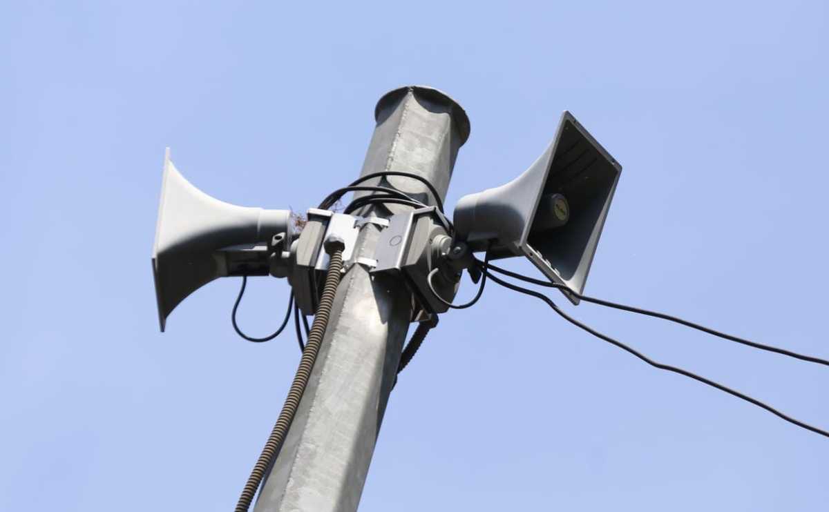Capitalinos reportaron que algunos altavoces no funcionaron durante el macrosimulacro. (Araceli López)