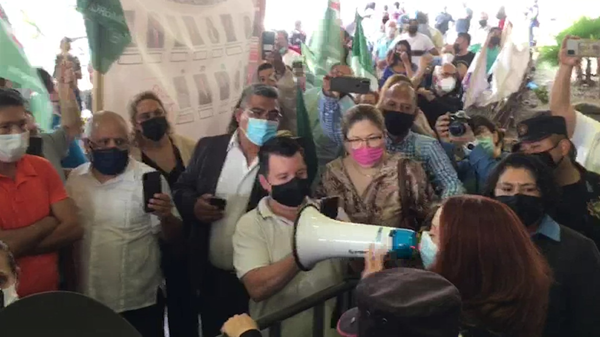 FRENAA protesta en Congreso local