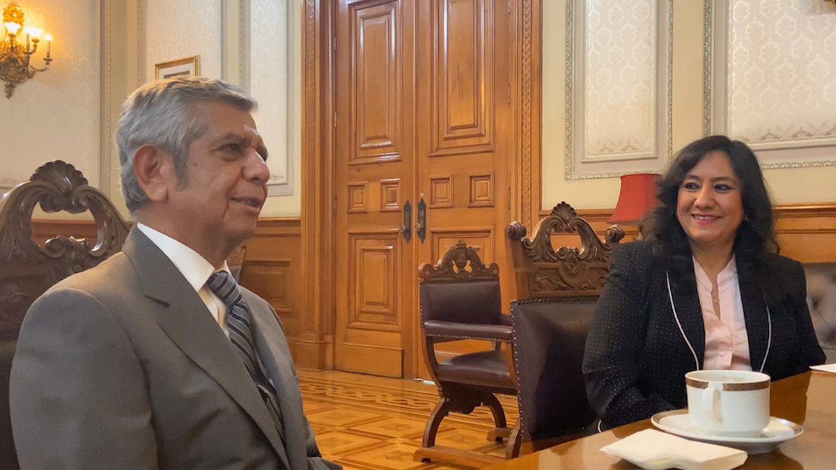 Irma Eréndira Sandoval deja la SFP; cumplió en combate a corrupción, destaca AMLO