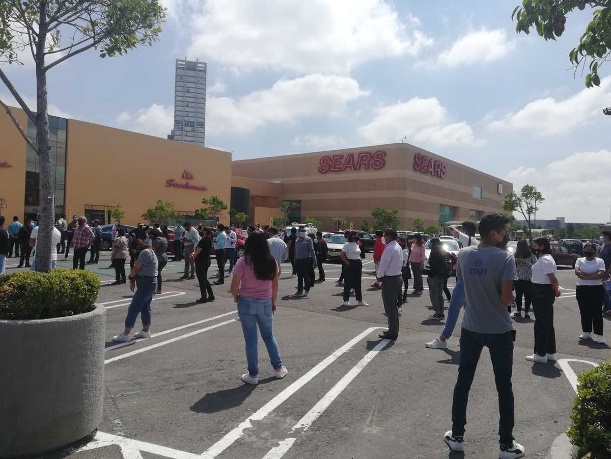 En Puebla, 24 plazas comerciales se sumaron a macrosimulacro 2021. (Verónica López)