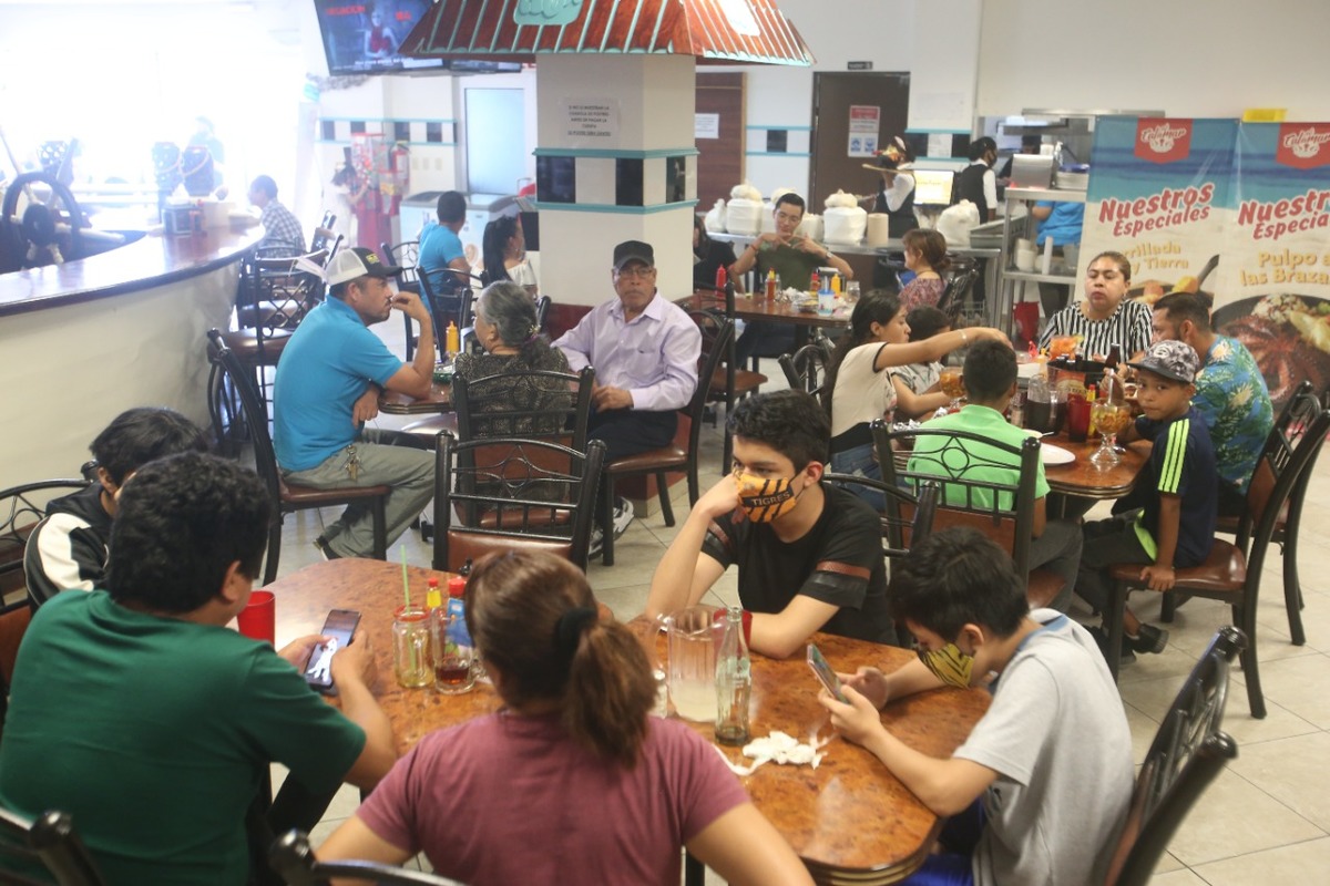 Restaurantes tienen pocas ventas en Día del Padre por restricciones. Foto: Raúl Palacios