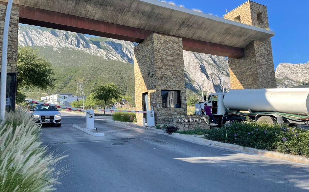 Roban más de 1 mdp a familia que salió a festejar Día del Padre. Foto: Víctor González.
