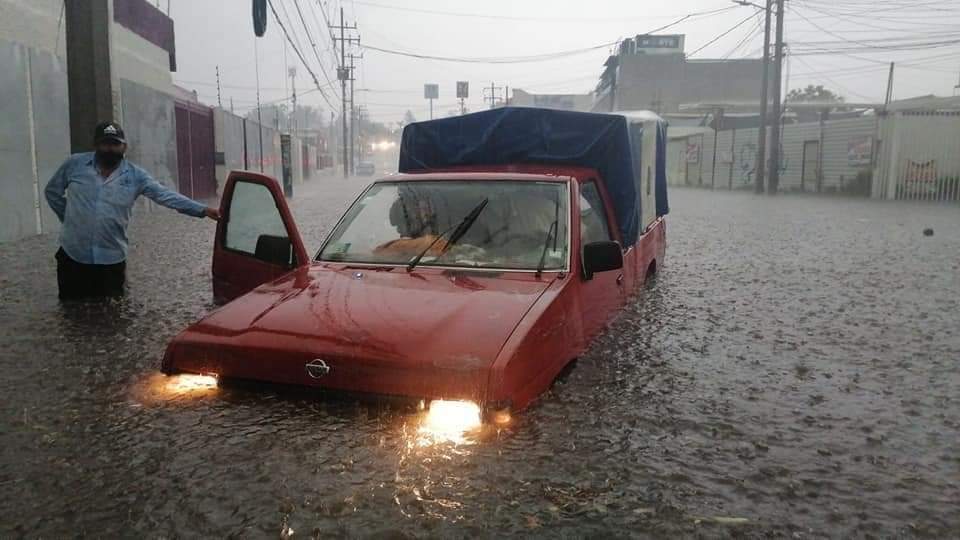 Automovilistas quedaron atrapados en su ruta.
