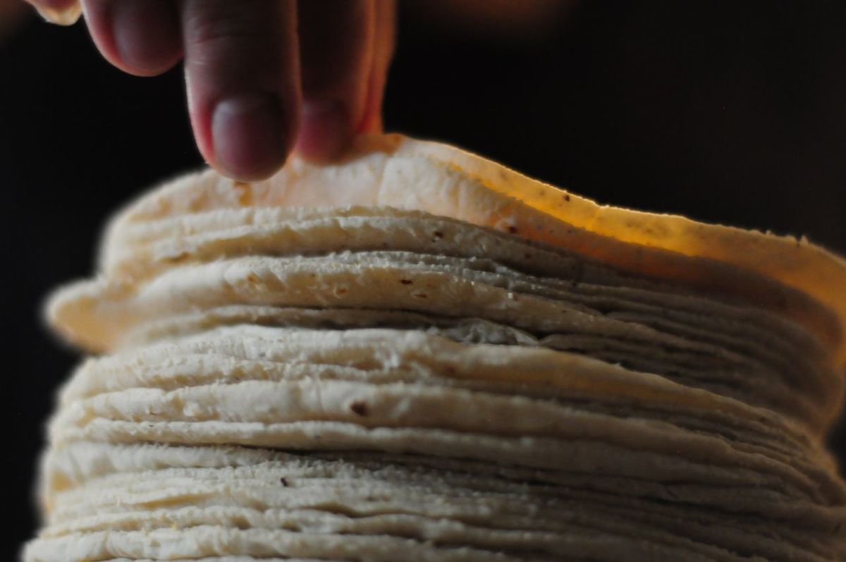 Las tortillas fueron lanzadas durante una discusión entre los entrenadores de ambos equipos de básquetbol. (Cuartoscuro)