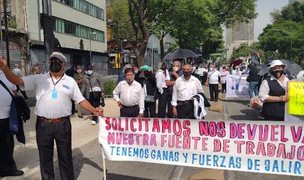 Adultos mayores marchan en CdMx. | César Velázquez
