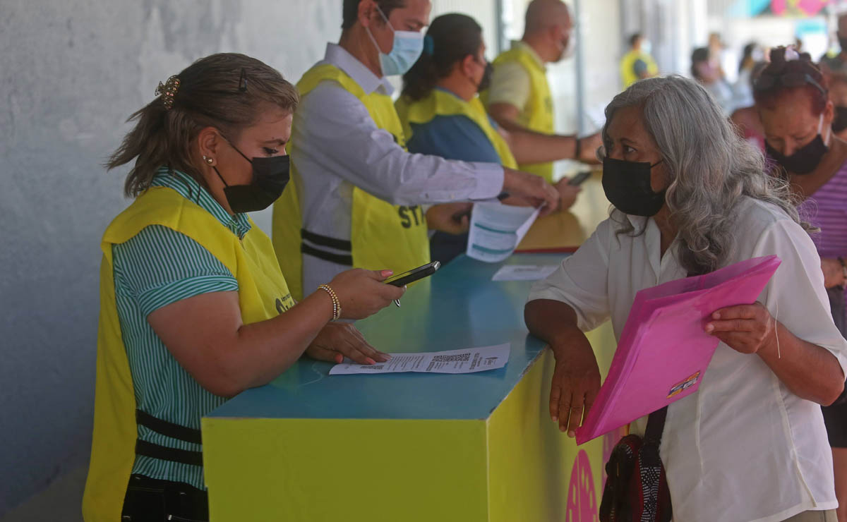 Adultos mayores en la vacunación en Jalisco (Fernando Carranza)