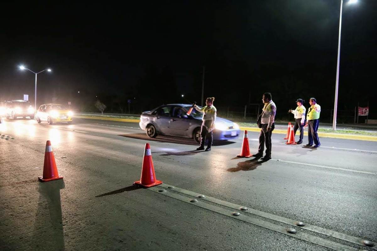 La Policía Municipal acude a apoyarlos cuando se encuentran en situaciones como las mostradas en los videos. (Especial)