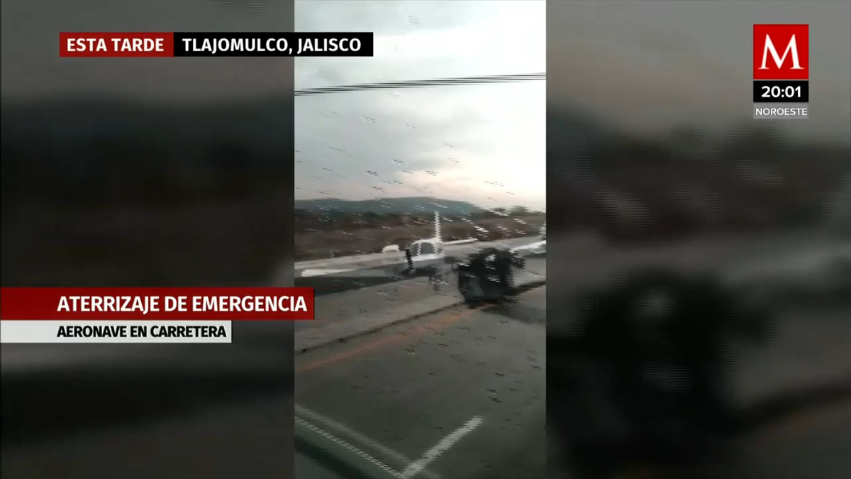 Tlajomulco: Avioneta aterriza de emergencia en macrolibramiento