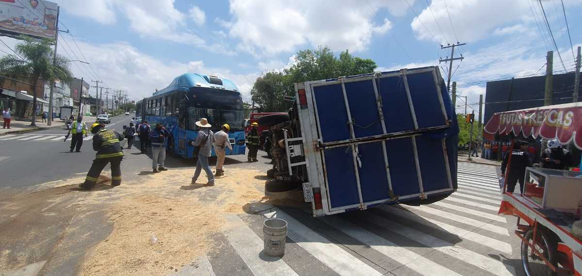 El accidente ocurrió en la Calzada Independencia al cruce con la calle Igualdad. (Juan Carlos Munguía)