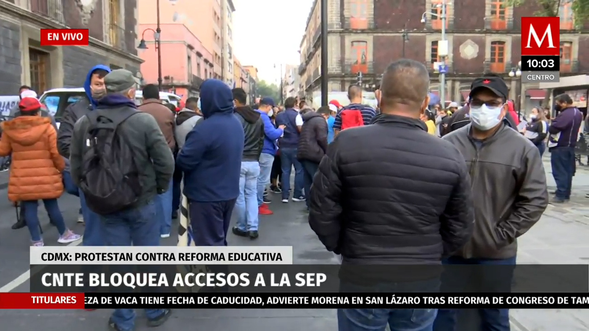 Docentes de la CNTE bloquean accesos en las oficinas SEP