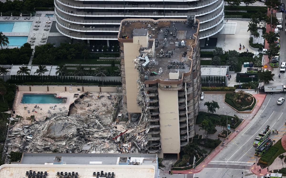 El gobierno federal está listo para actuar en el derrumbe en Miami. (AFP)