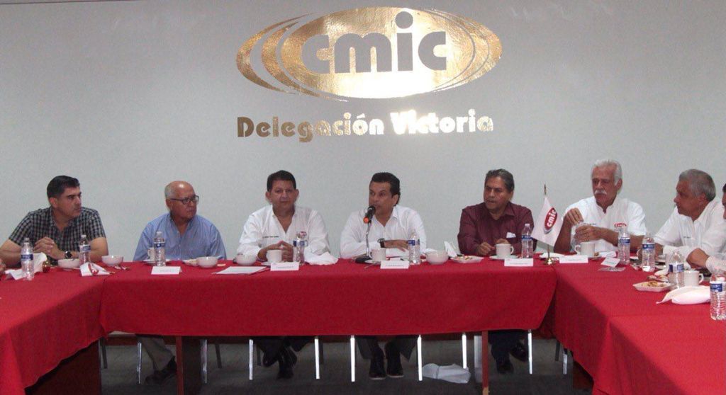 Lalo Gattás, alcalde electo de Ciudad Victoria, en reunión con la CMIC.
