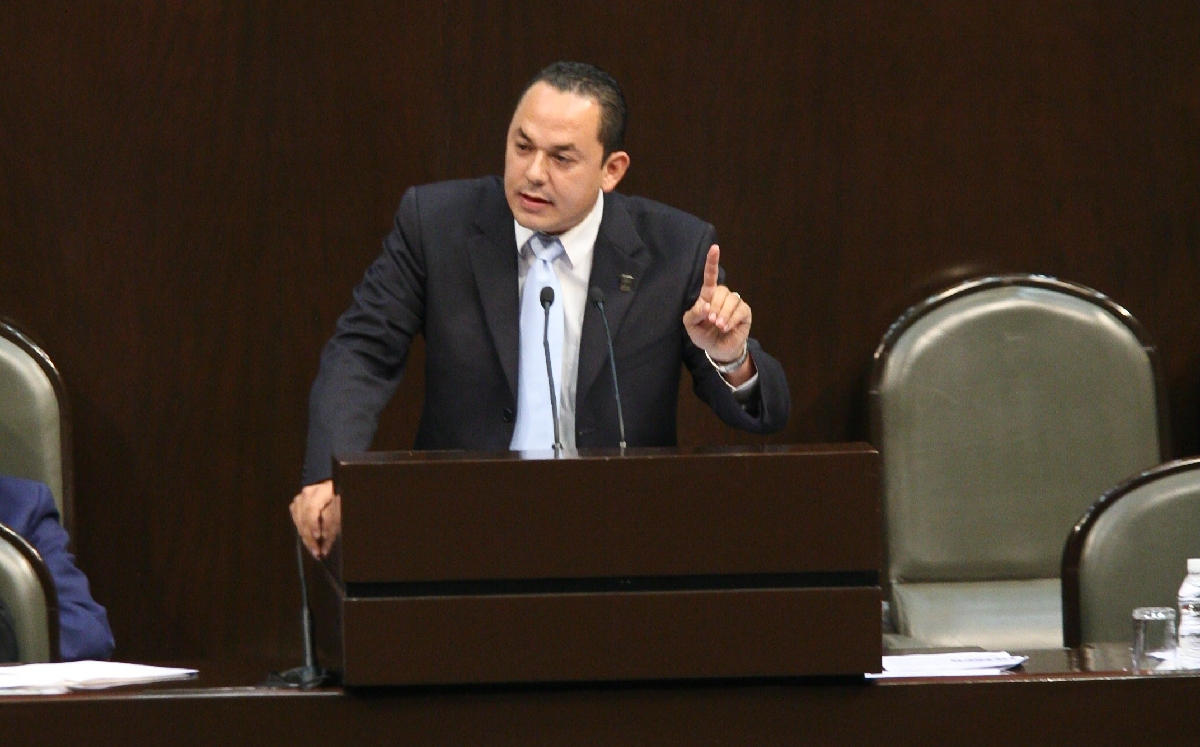 El legislador del PAN, José Erandi Bermúdez Méndez, durante una de sus intervenciones. (Cuartoscuro)