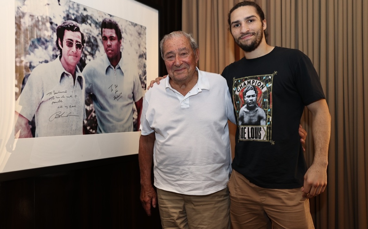 Nico Ali Walsh, nieto de Muhammad Ali, debutará en el boxeo (Top Rank)
