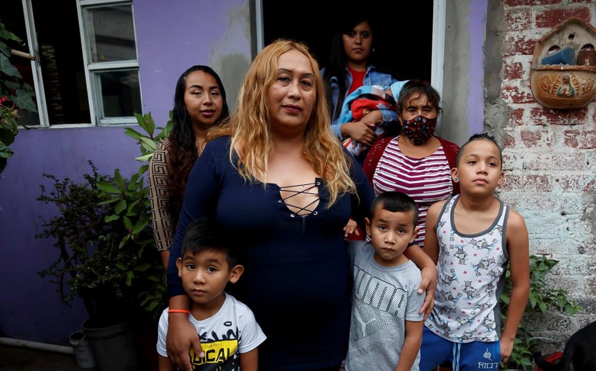 Oyuki vive en la CdMx con su madre y sus hijos | EFE