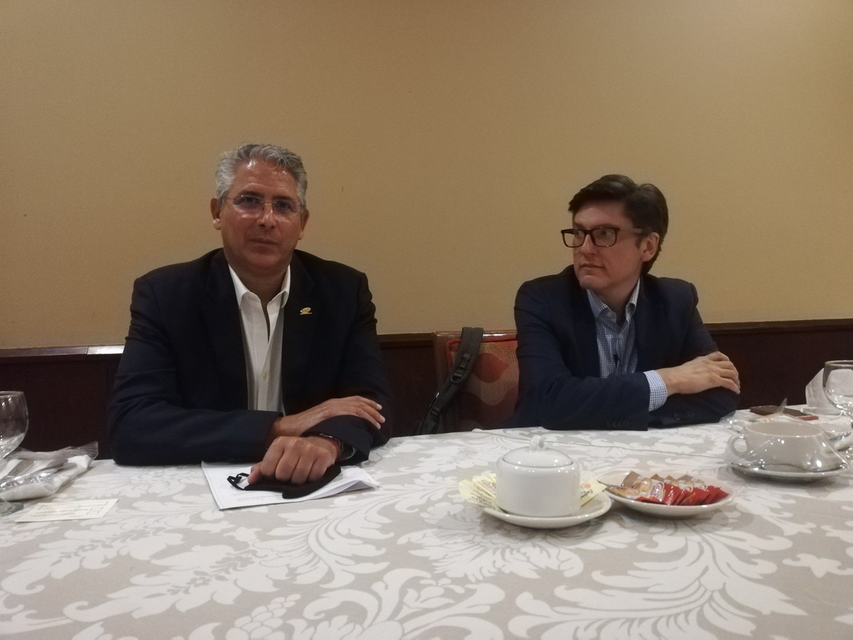 Rafael Aveleyra (izquierda), presidente de IMEF Tamaulipas.