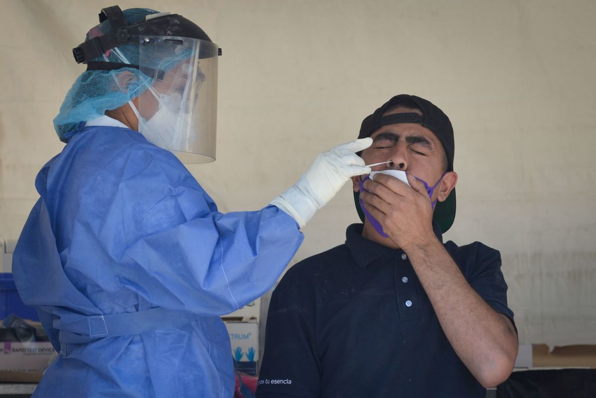Realizan prueba de coronavirus a una persona. (Cuartoscuro)