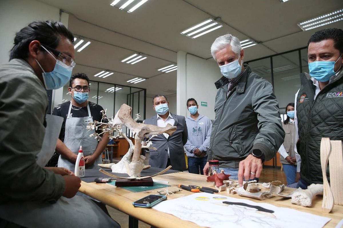 Estos talleres están enfocados en áreas como la cerámica, madera, metales y escultura.
