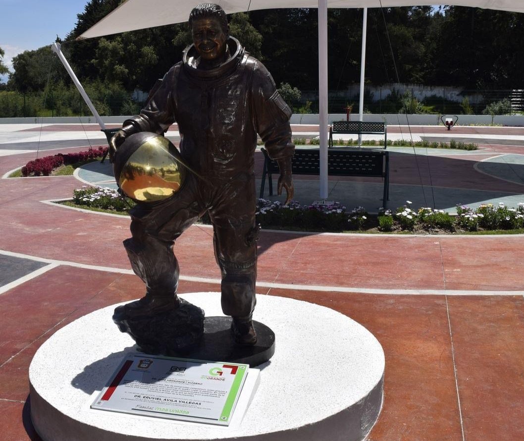 La estatua robada fue develada el 7 de septiembre de 2015, por el entonces gobernador, Eruviel Ávila Villegas. (Especial)