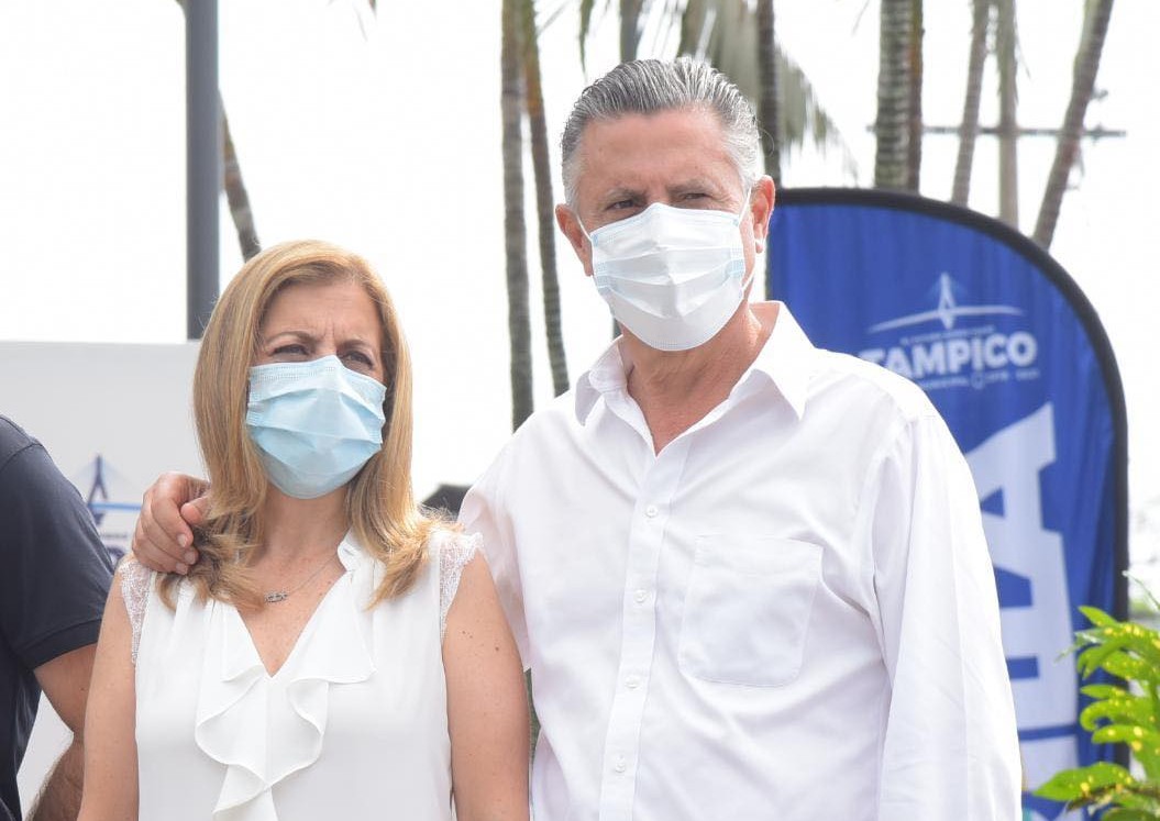 Jesús Nader, alcalde de Tampico y su esposa Aída Feres de Nader. (Facebook)