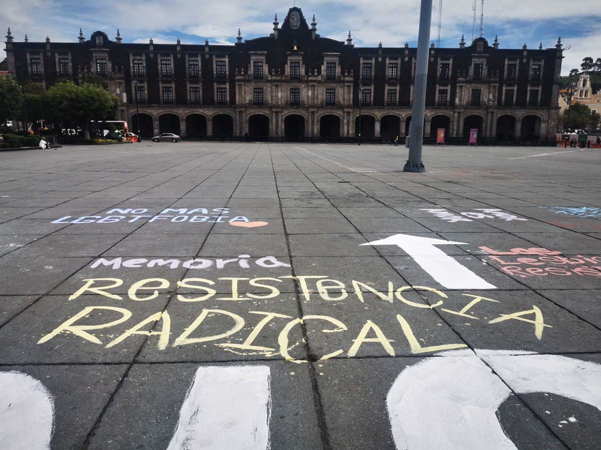 Realizaron pintas en la Plaza Cívica. (Especial)