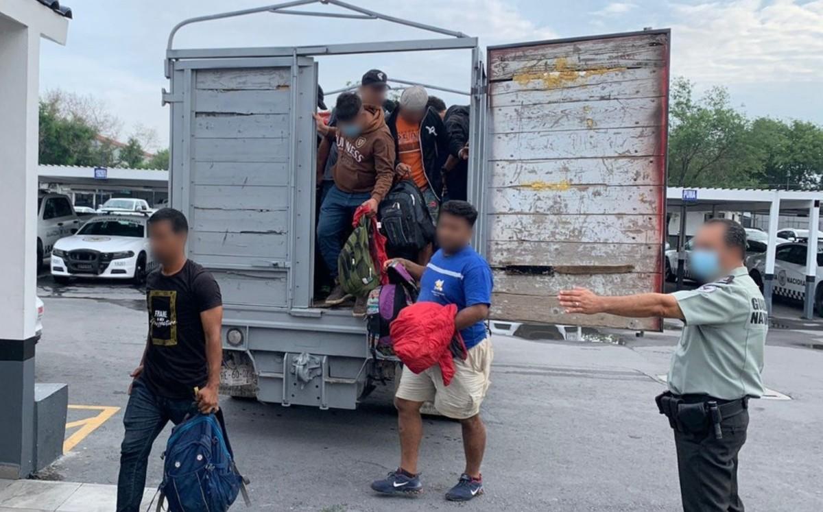 Rescatan a 35 migrantes en la carretera Saltillo-Monterrey. Foto: Especial.