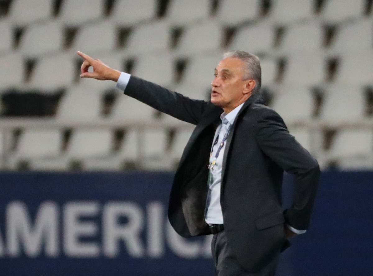 Tite molesto por la gran multa que le puso la Conmebol.(Reuters)