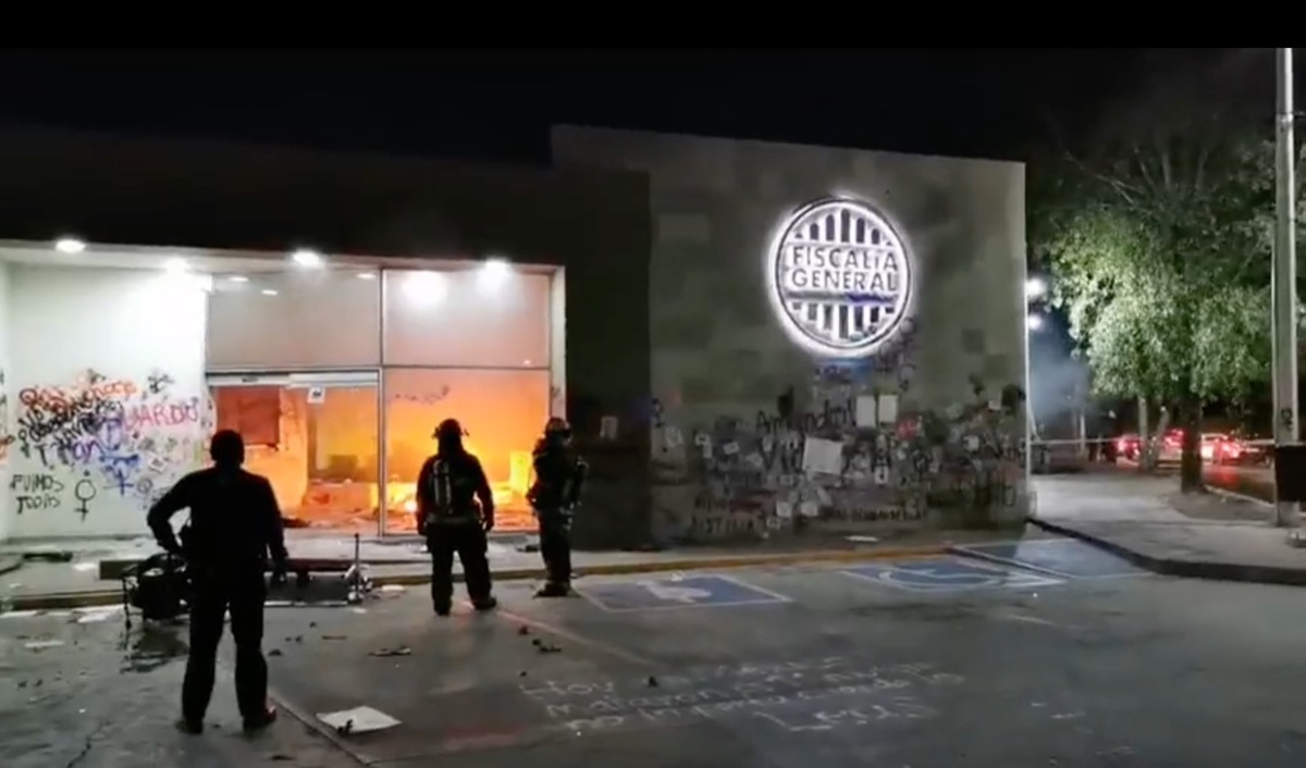 Durante la marcha del 8M resultaron dañadas las instalaciones de la FGJ de Querétaro | Especial