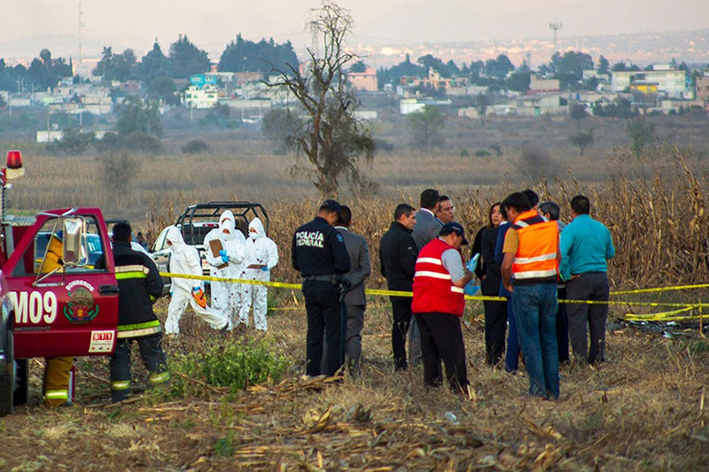 Autoridades laboran en donde cayó el helicóptero de los Moreno Valle | Andrés Lobato