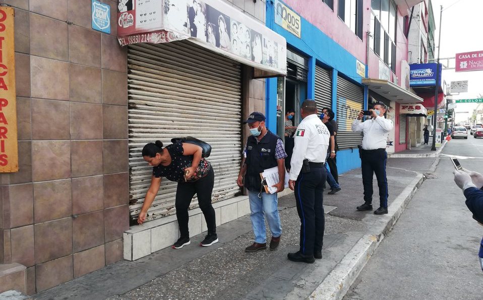 https://images.milenio.com/tZ7m51LO0U31-8xZmYR9Ep0qyT4=/958x596/uploads/media/2021/06/28/cierran-negocios-no-esenciales_0_58_958_596.jpg