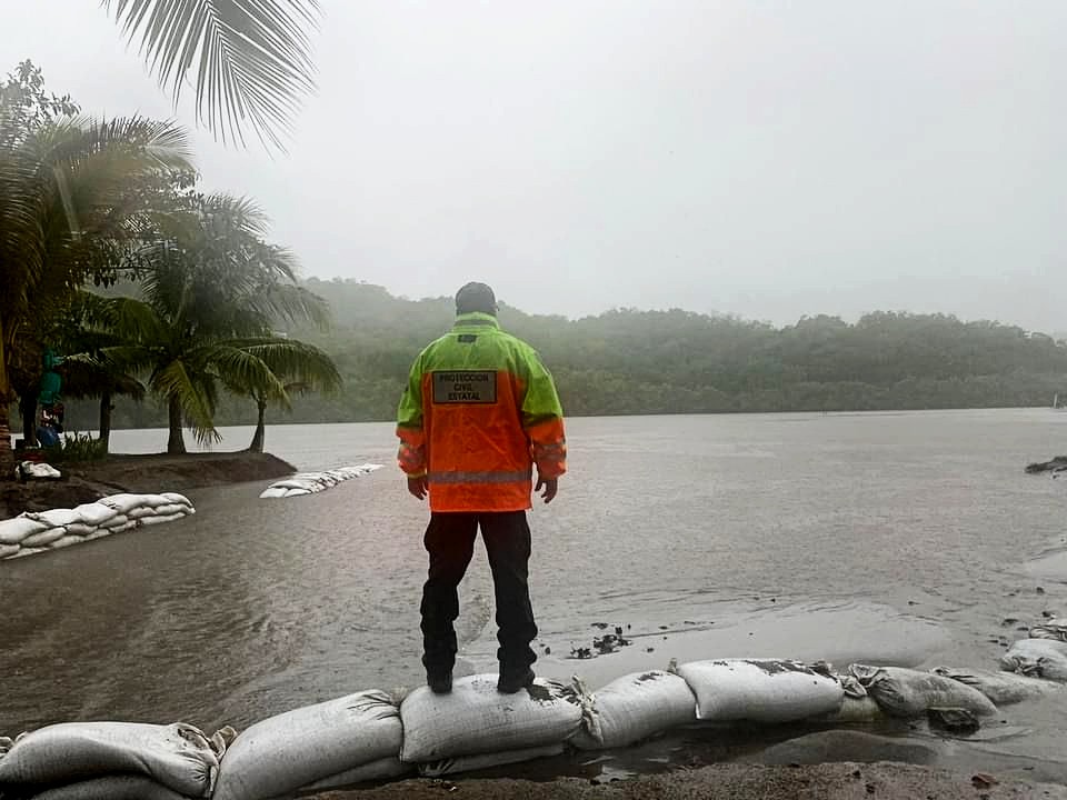 Enrique se desplazará hacia Baja Baja California durante el martes 29 y la madrugada del miércoles 30. (Especial)