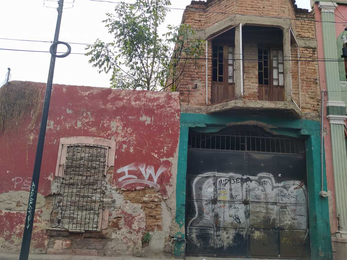 Hay más de 140 fincas en riesgo de caer por lluvias en el centro de León. Foto: Axel Rivas