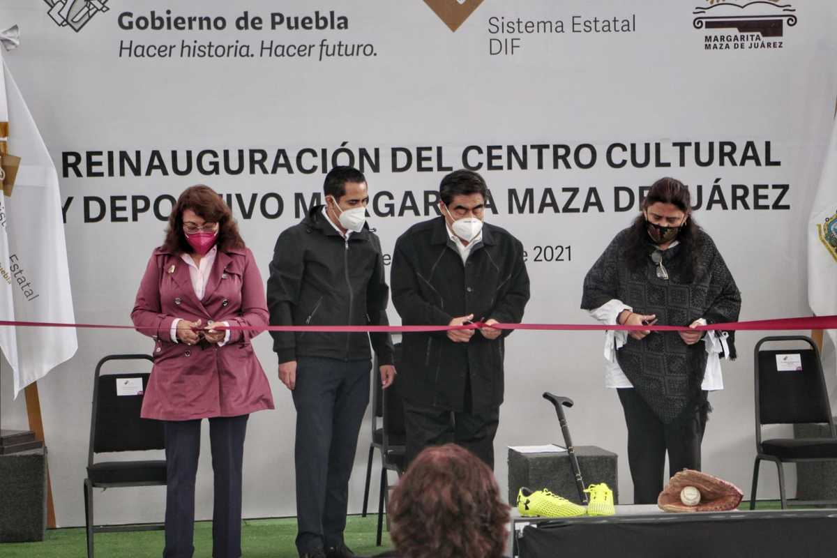 El gobernador Miguel Barbosa y la titular del DIF, Rosario Orozco encabezaron la reinauguración. (Melanie Torres)
