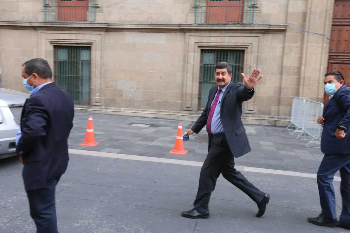 Javier Corral, gobernador de Chihuahua, saliendo de Palacio Nacional. (Javier Ríos)