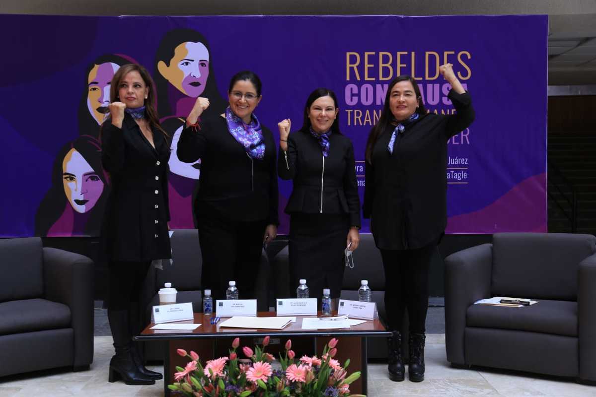 Las funcionarias pidieron feminizar la política.| Especial.