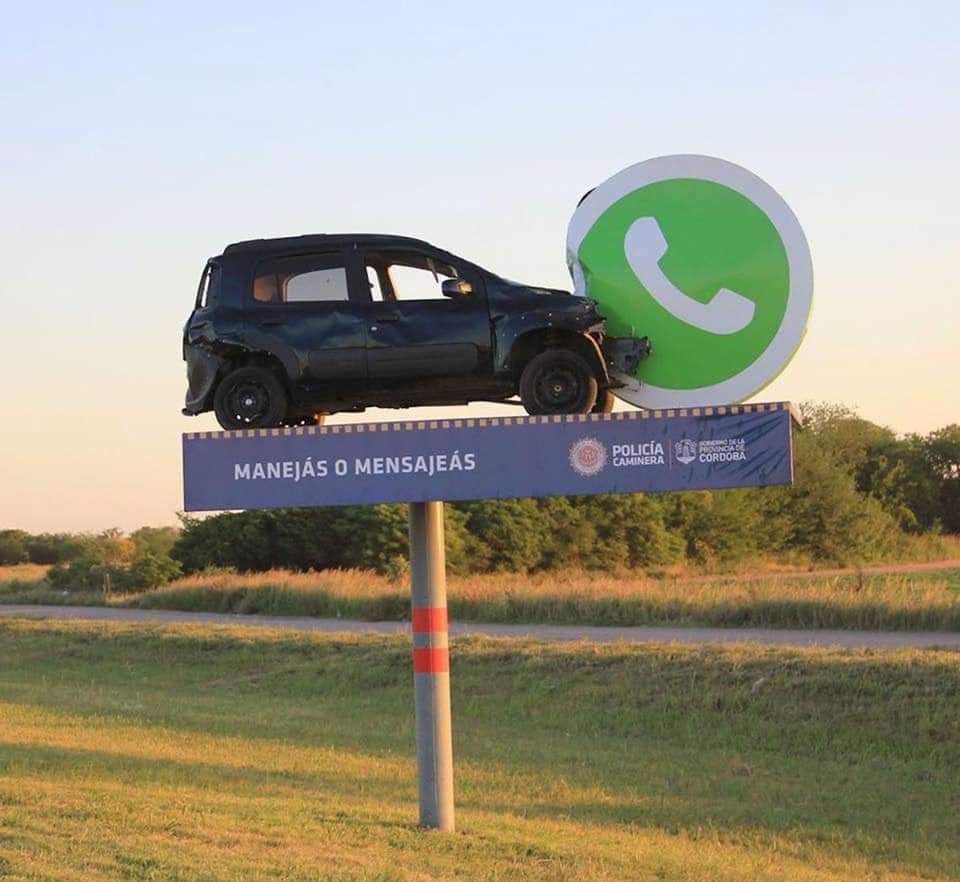 Los accidentes viales han aumentado por el uso de celulares. (Especial)